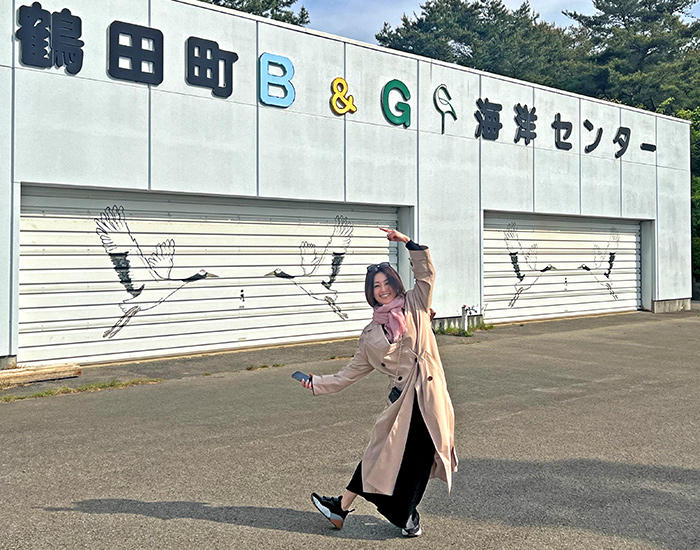 鶴田町B&G海洋センターの前に酒井法子さん降臨!!