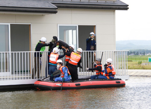 浸水家屋からの要救助者搬送訓練