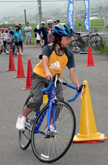 スラローム走行の練習です