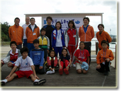 今回参加した子どもたちとコーチ 集合写真