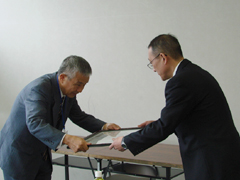 「永年勤続表彰」表彰式の様子