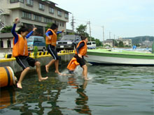 岸からダイブ