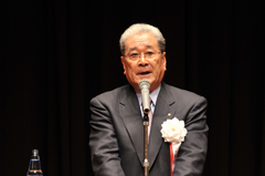 写真:開会の挨拶をするB&G財団梶田会長