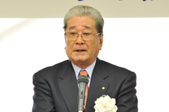 写真:開会の挨拶をするB&G財団梶田会長