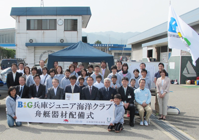 写真:式典出席者全員で記念撮影!