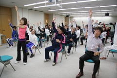 写真:楽しみながら学んだチェアエクササイズ