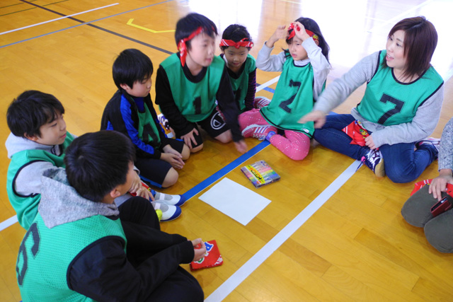 優勝目指してグループで作戦会議です