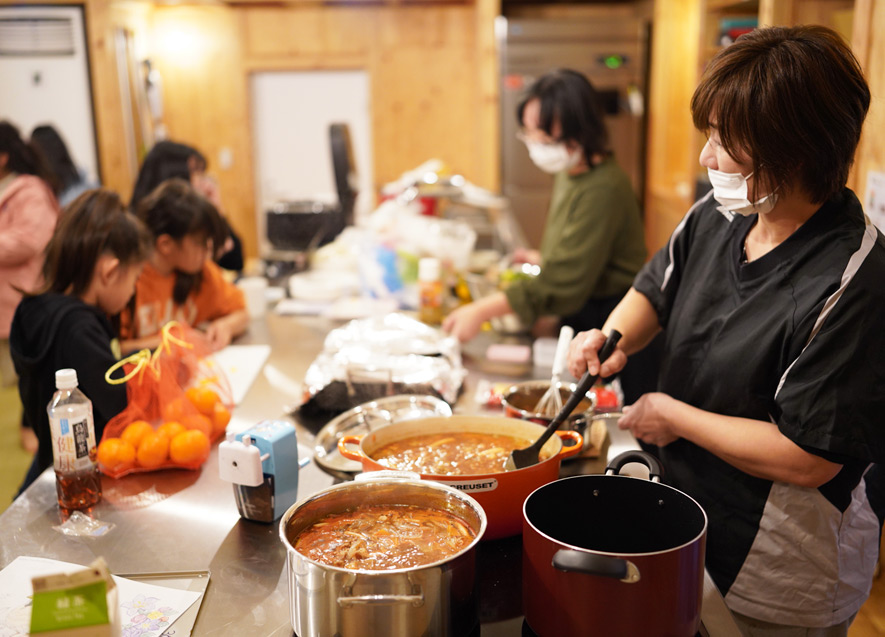 「食事がおいしい！」笑顔があふれるクリスマスパーティー