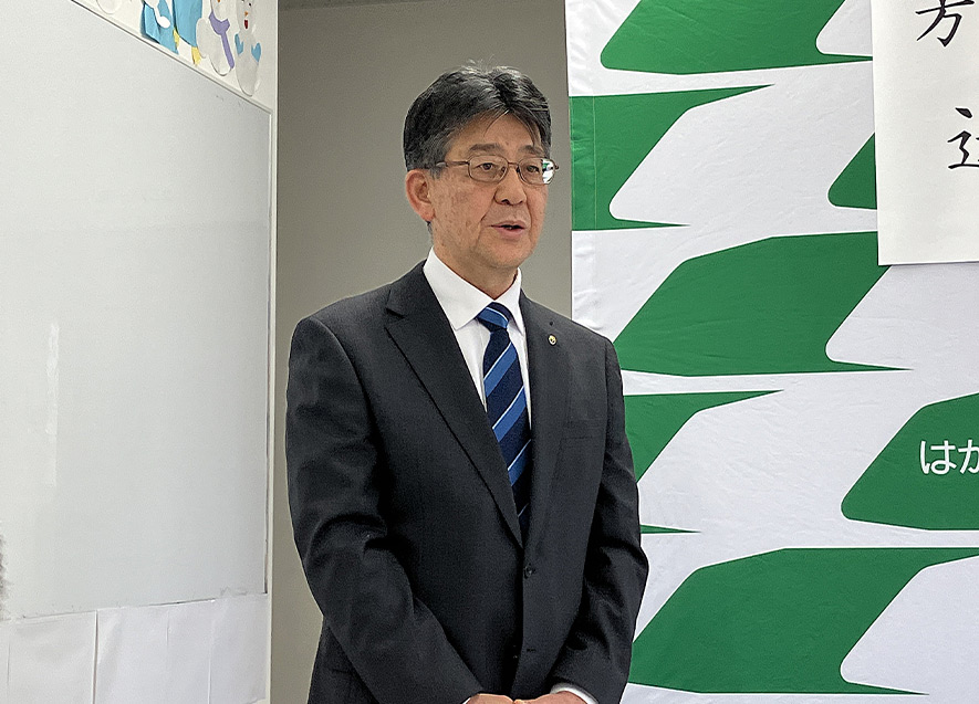 挨拶をする大関町長