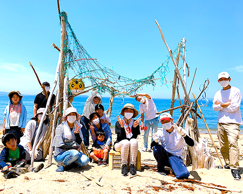 流木・漁網でつくったゲート