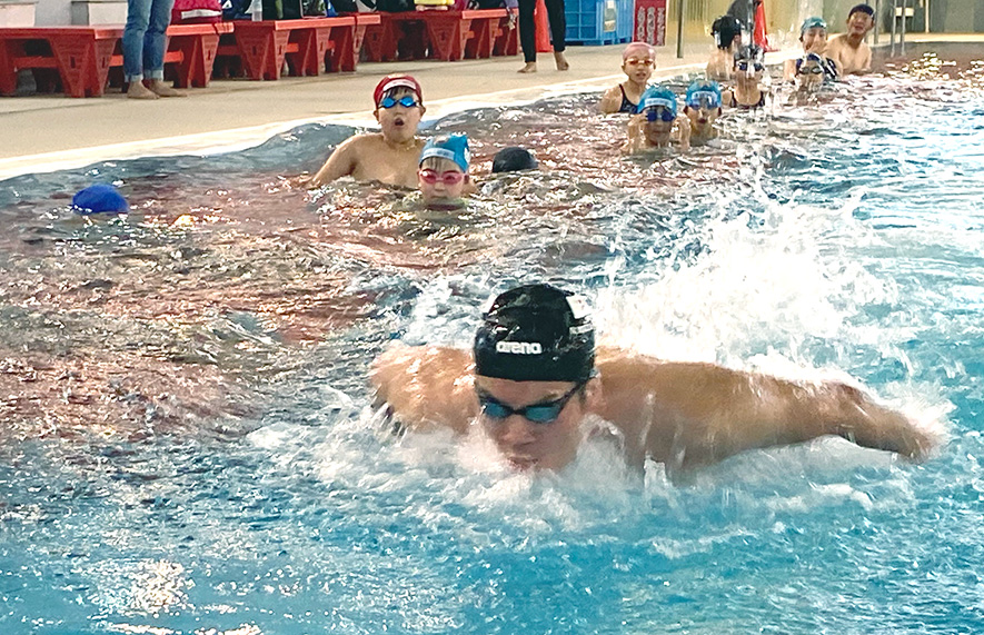 水沼選手バタフライ実技披露
                                