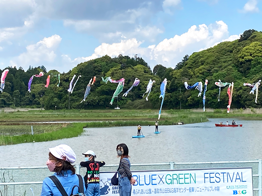 こいのぼりを見ながら、カヌー・SUPに乗って水上散歩を楽しみました