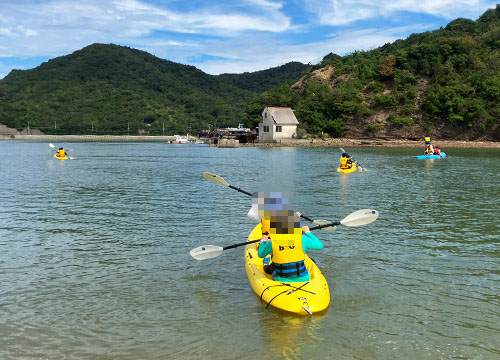 カヌー　二人乗りカヌーに乗って沖までツーリング