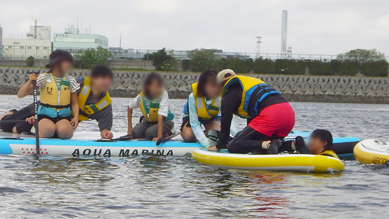 沈（転覆）した友達をみんなで救助