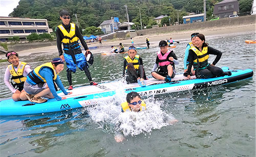 浮島から海へジャンプ