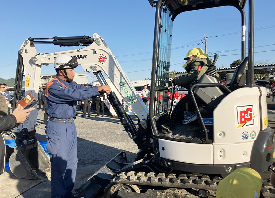 油圧ショベル試乗体験