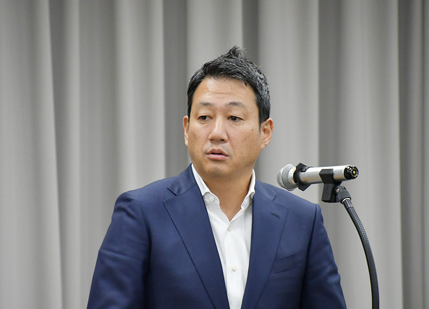 来賓挨拶をする笹川理事長
