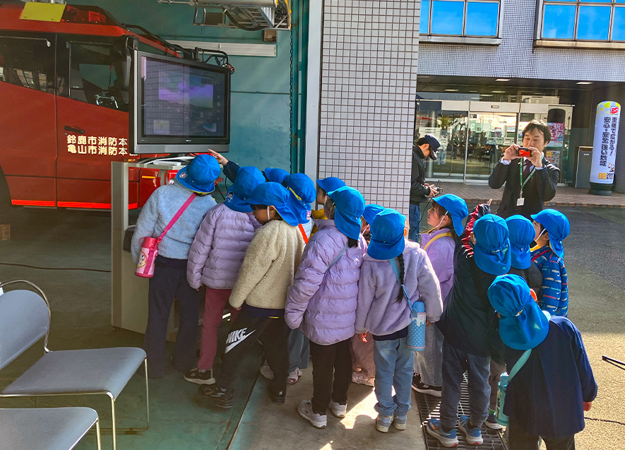 ドローンで屋上にいる要救助者を発見