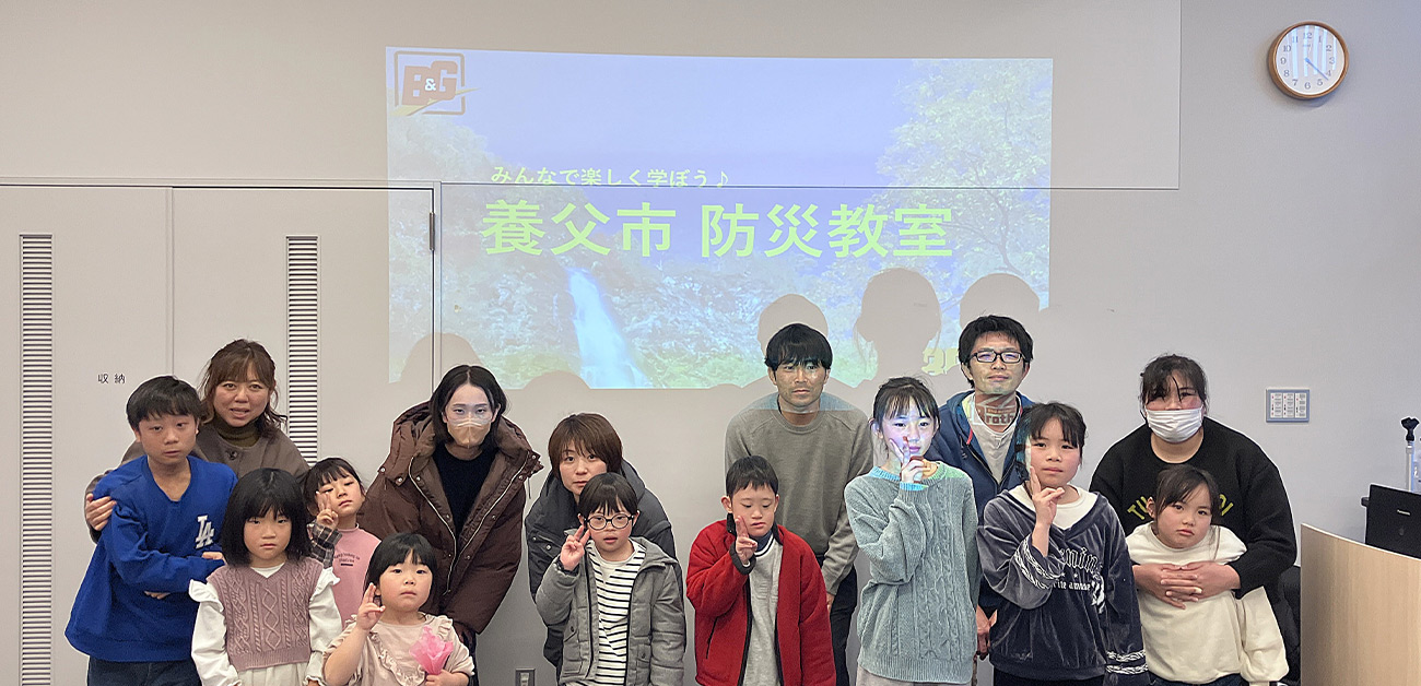 櫻井市長と菅原理事長の調印の様子