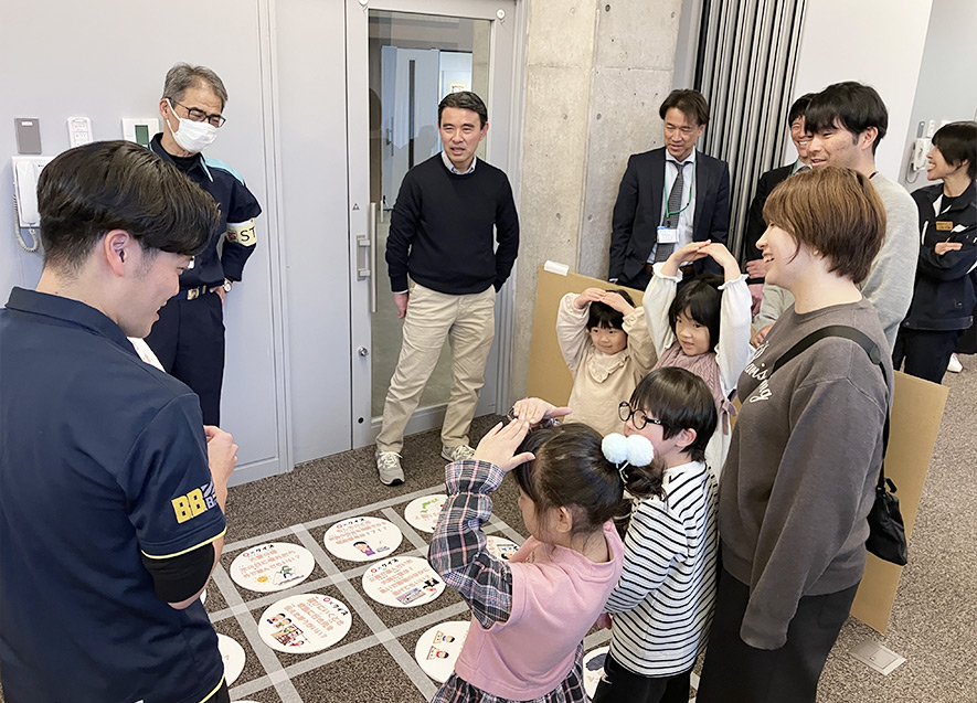 防災ゲームで災害の備えを学ぶ