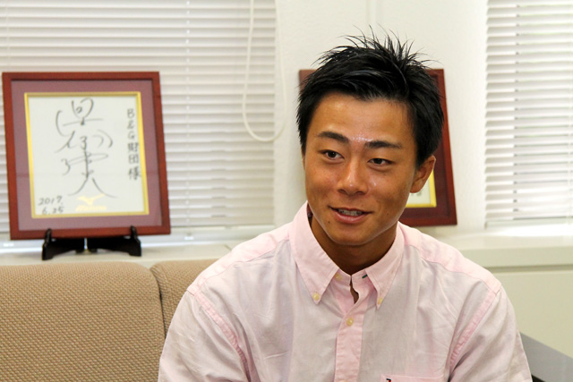 B&G財団にてインタビューを受ける岡田選手