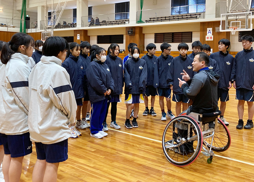 初めての車いすバスケに挑戦