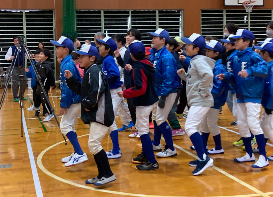 スポーツ少年団の子ども　最後はみんなで踊った