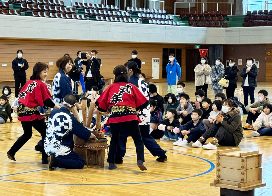 伝統芸能「餅つき太鼓」で選手を激励！