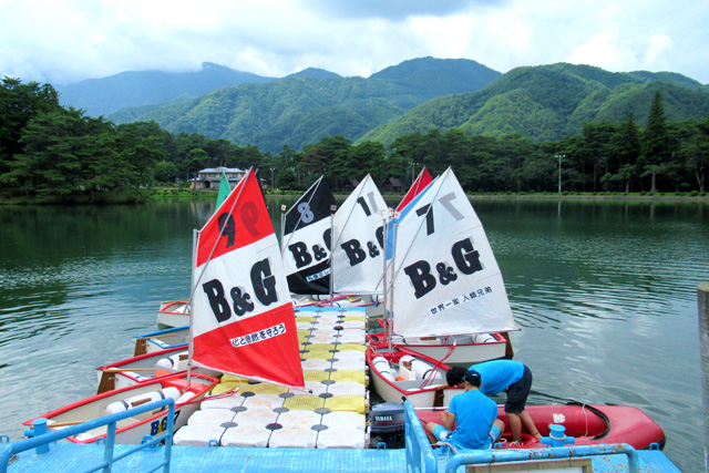 海洋センターの活動度してヨット体験の準備中