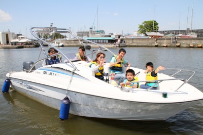 「誰でも楽しもう霞ヶ浦」。文字通り、誰もが水面に出て楽しい1日を過ごしています