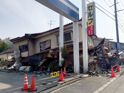 熊本地震によって倒壊した家屋。思っていた以上の大きな被害に言葉を失いました