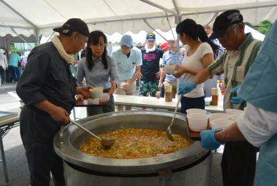  お楽しみタイム！地元群馬の「おっきりこみ」（煮込み麺の料理）