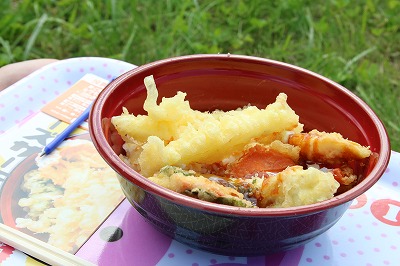 チーズとサーモンの天ぷらが新しい食感を生んだ「大樹チーズサーモン丼」。圧倒的な支持を得て、ご当地グルメグランプリの総合優勝に輝きました