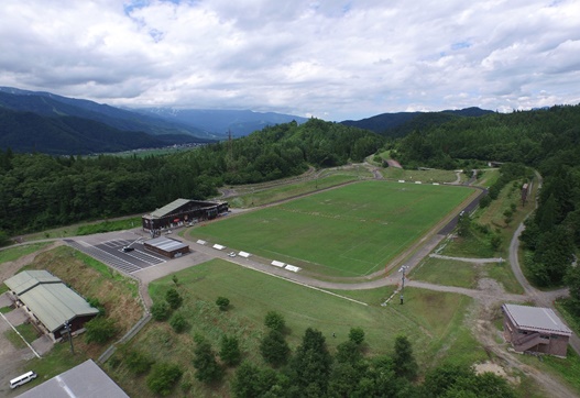 白馬クロスカントリー競技場「スノーハープ」。中央の広場（メイン会場）にスタート、フィニッシュ地点が設けられます