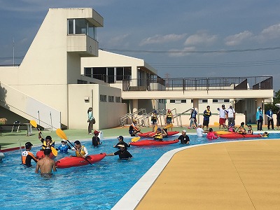 7月10日には天気が回復。大勢の参加者がカヌーを楽しみました