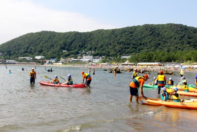  美しい海として人気の高い一色海岸。近くには御用邸があります