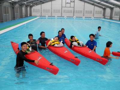  笑顔でカヌー体験！久しぶりのプールを楽しんだ参加者の皆さん