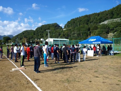  抜けるような青空の下、幅広い年代層から7チーム88名も参加いただきました