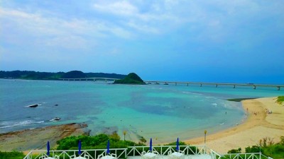  山口県長門市の海岸。日本の至るところで美しい海の景色に出合うことができます