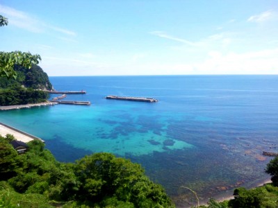  京都府宮津市の入江。安全の知恵を身に付けたうえで接すれば、海は人生を豊かにしてくれます