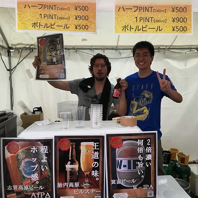 色々な地ビールを揃えたブースも賑わっていました