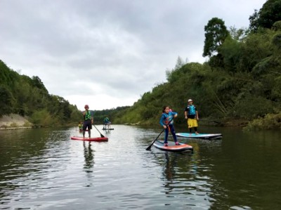  穏やかな流れの夷隅川。SUPの初心者には最適なゲレンデで、我が娘もすぐに乗れるようになりました