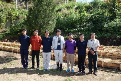  植樹祭終了後にスタッフで撮った1枚。今回できたつながりを大事にしたい！