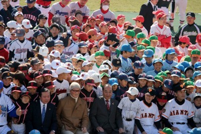  地元出身、長嶋監督の指導にも物怖じしない子供たち