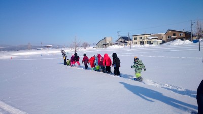  こんなに深い新雪でもらくらく歩けます