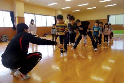 大繩を飛ぶ（５歳児）