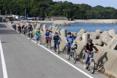 天候にも恵まれ絶好のサイクリング日和で、みんな笑顔で楽しそう