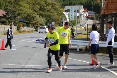 シニアの部、お父さんたちも大奮闘