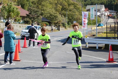 女子の部総合優勝の岩国レディース