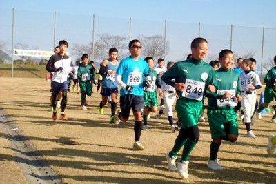 6kmコース92人のスタート。地元の中学生サッカー部や野球部が毎年参加している 